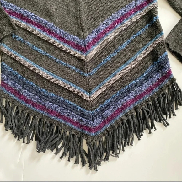 Soft Surroundings PS Foley Fringe Tunic Sweater
Wool Acrylic 38426 striped - Picture 4 of 13